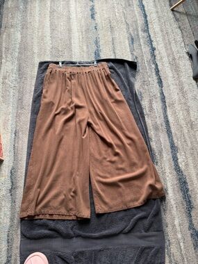 Wide Leg Pull-On Pants in Brown